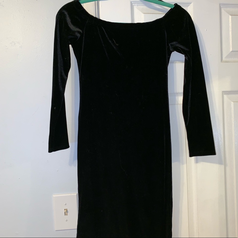 off the shoulder velvet black dress